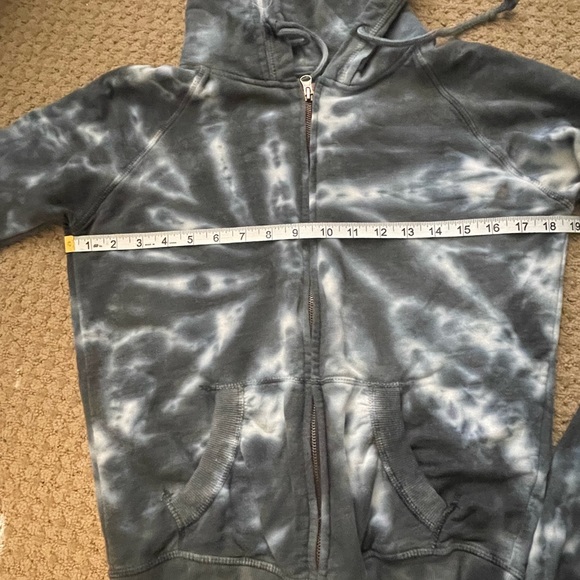 Tie-dye Sweatshirt - Picture 5 of 5